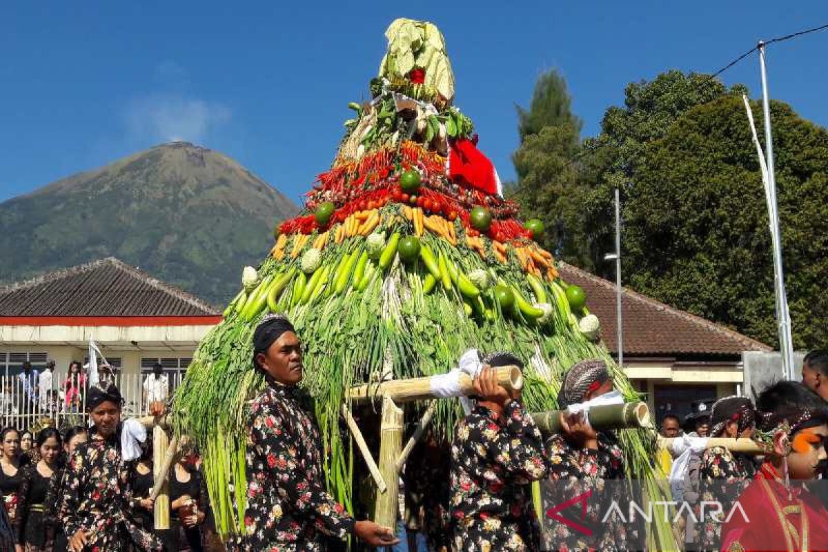 Warga  gelar Gerebek Suro di Umbul Jumprit Temanggung