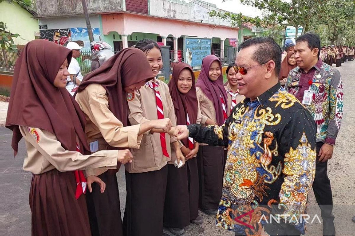 Jalan kawasan pendidikan mulus, Bupati Kotim minta pelajar jangan kebut-kebutan