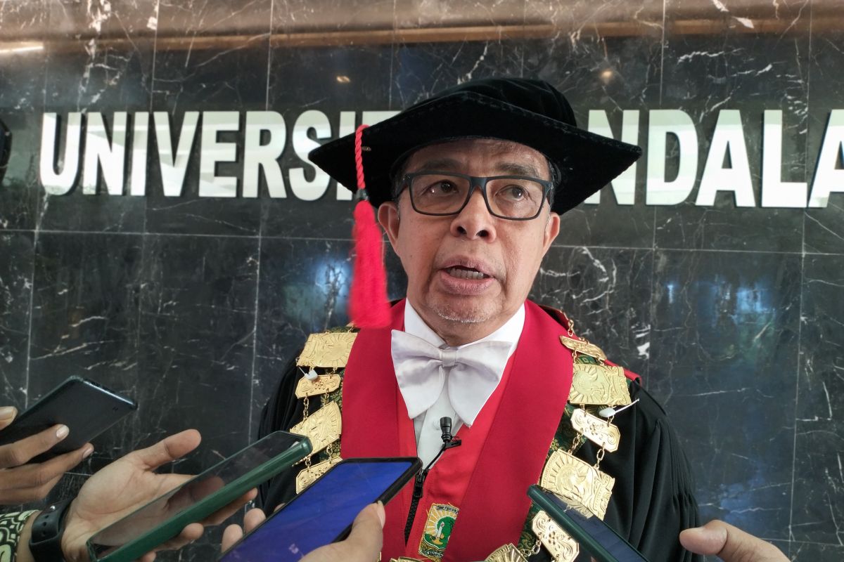 Universitas Andalas kukuhkan tiga guru besar