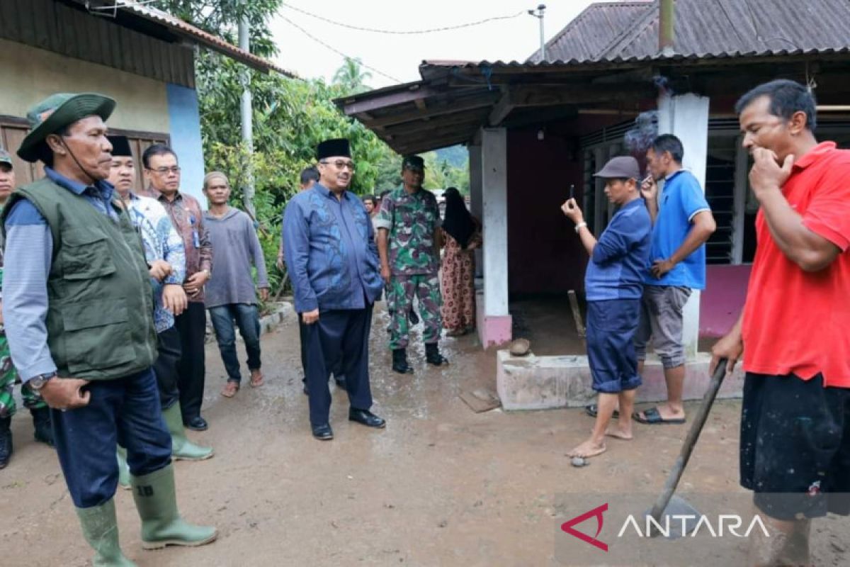 Bupati Benny minta segera pulihkan keadaan pasca banjir di Bonjol