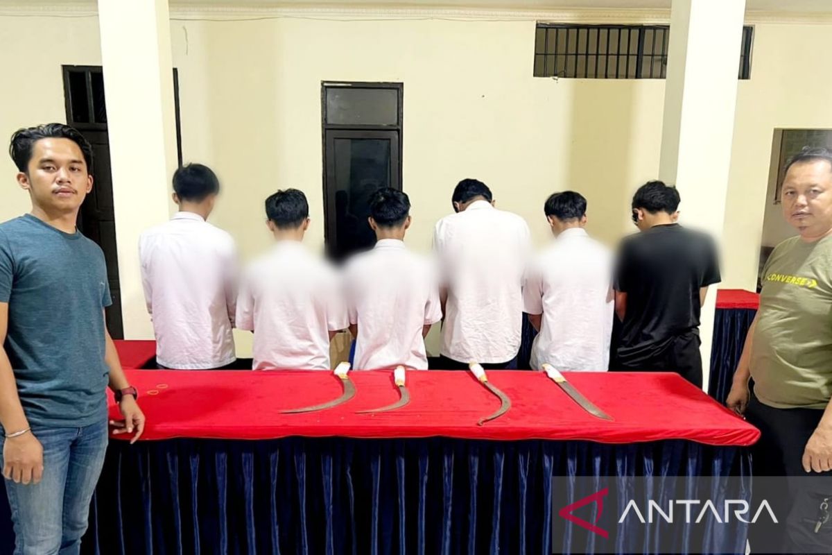 Polisi tangkap enam oknum pelajar bawa senjata tajam