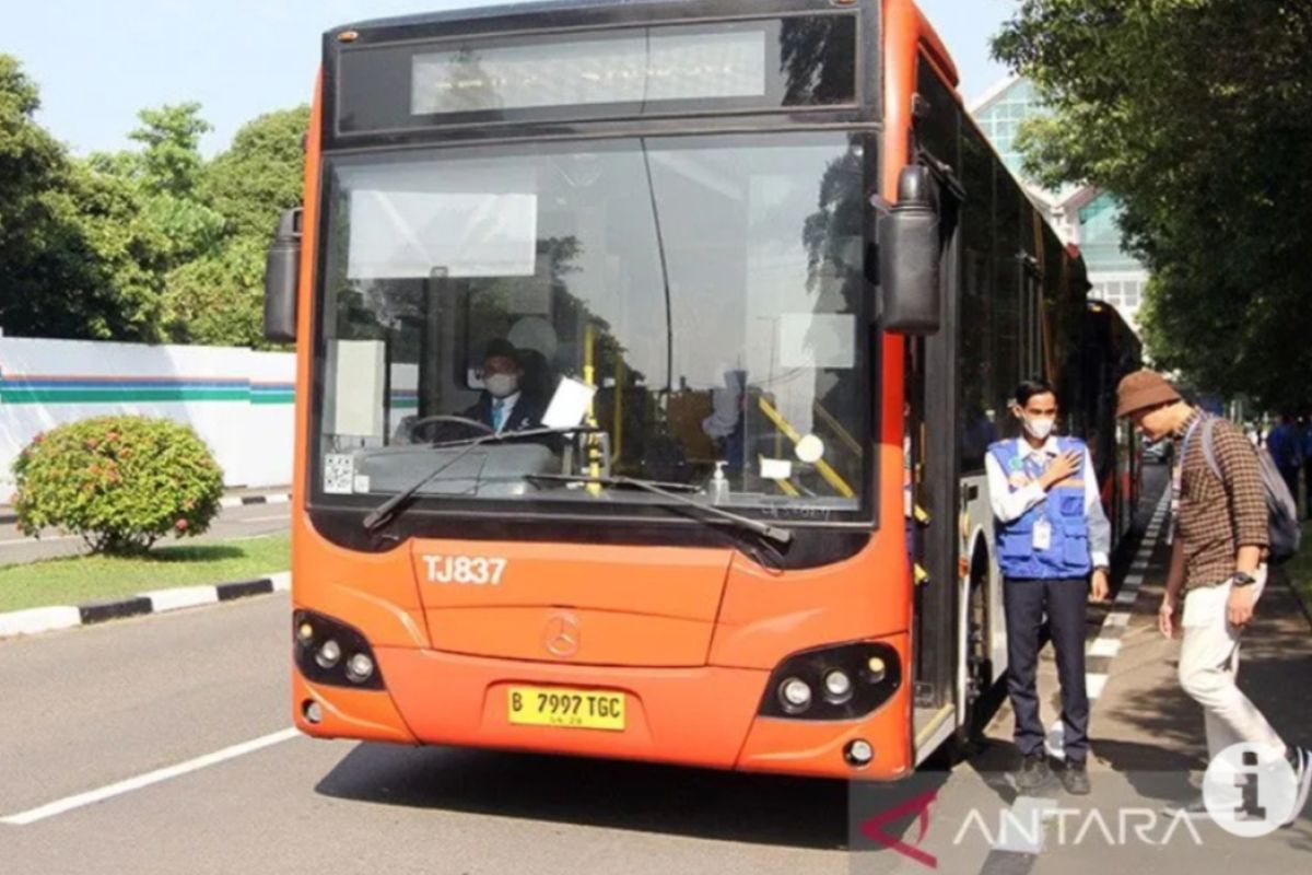 DKI Kemarin, kondisi TransJakarta Bandara hingga bacawapres Ganjar