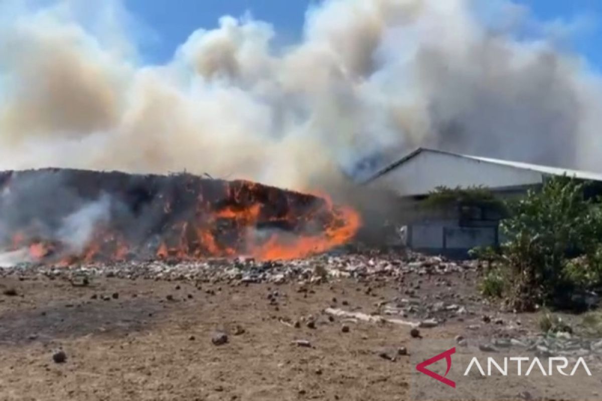 Tempat pengolahan sampah di Gili Trawangan Lombok terbakar