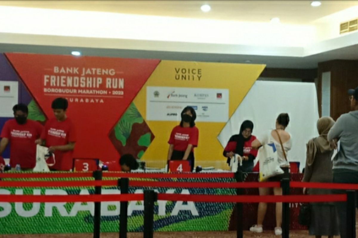 Friendship Run suguhkan "tetenger" Alun-alun Surabaya yang indah