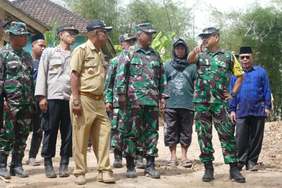 Program TMMD di Lombok Tengah buka 7 ruas jalan baru