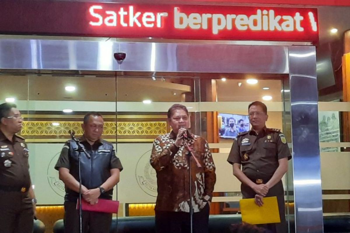 Airlangga diperiksa di Kejagung selama lebih dari 12 jam