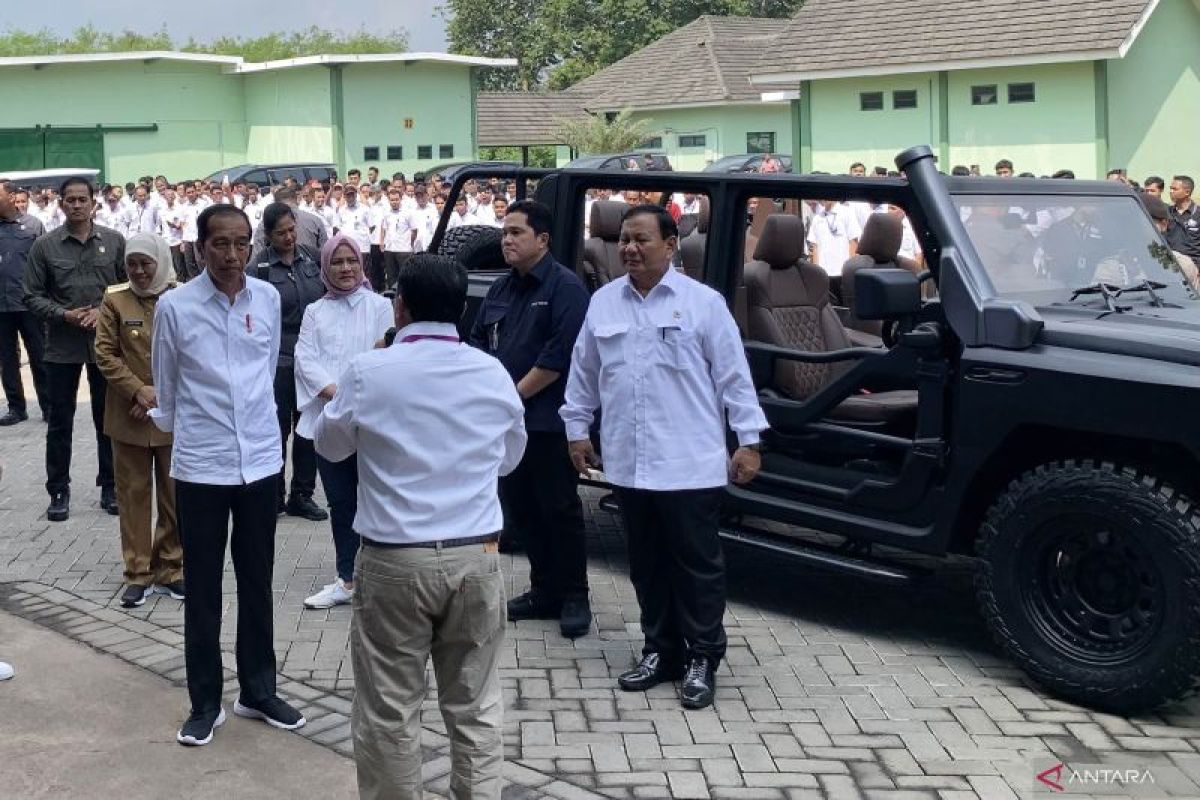 Joko Widodo sebut pemindahan PT Pindad dilakukan bertahap