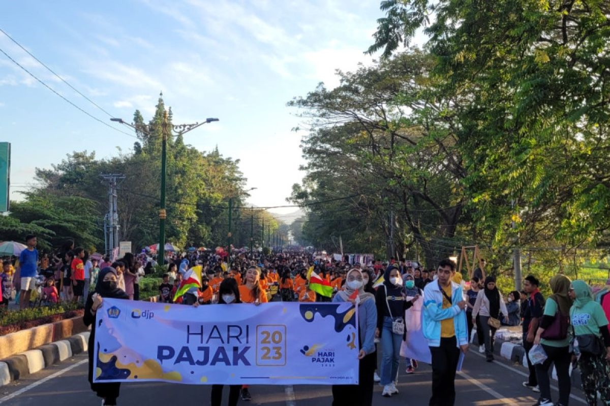 KPP Pratama Mataram Barat peringati Hari Pajak bersama masyarakat di Car Free Day