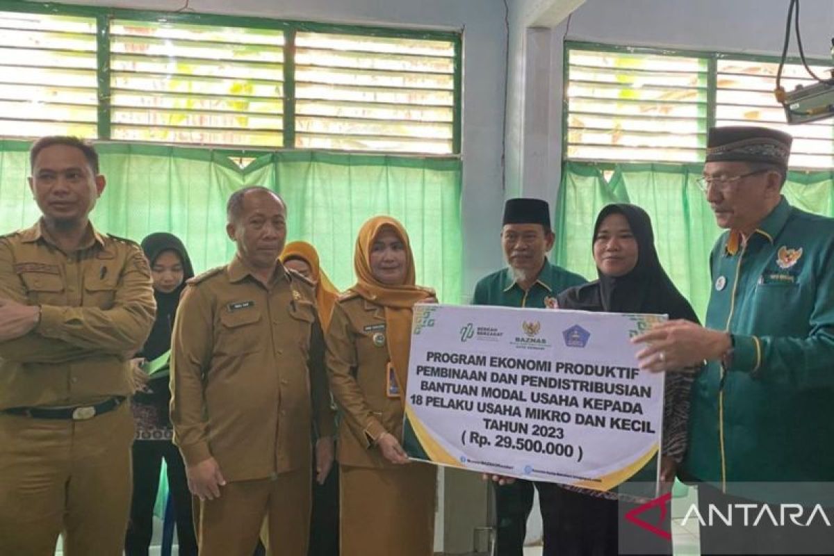 Pemkot Kendari serahkan bantuan ke pelaku UMKM sebesar Rp29,5 juta