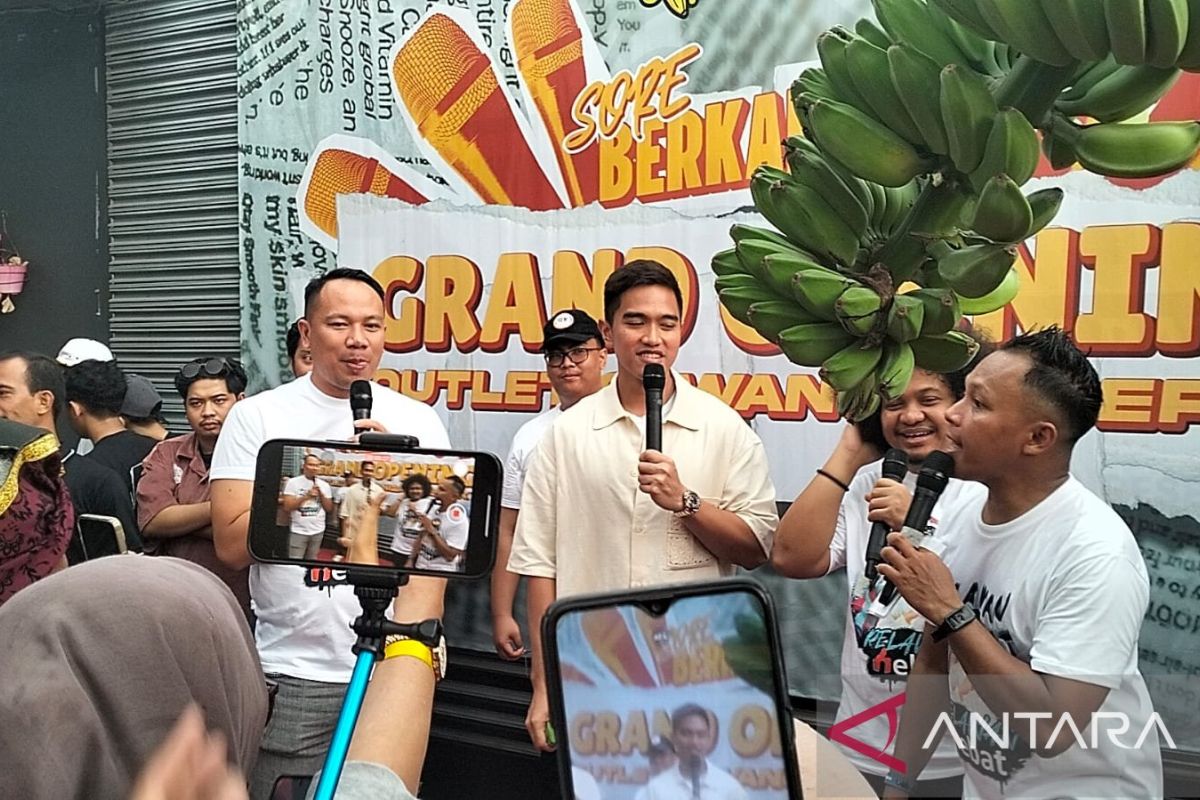 Kaesang buka gerai bisnis Sang Pisang di Depok