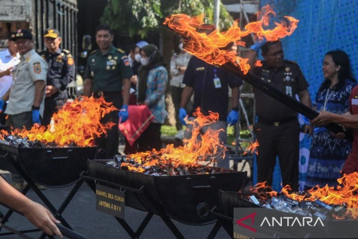 Pemusnahan rokok ilegal - ANTARA News