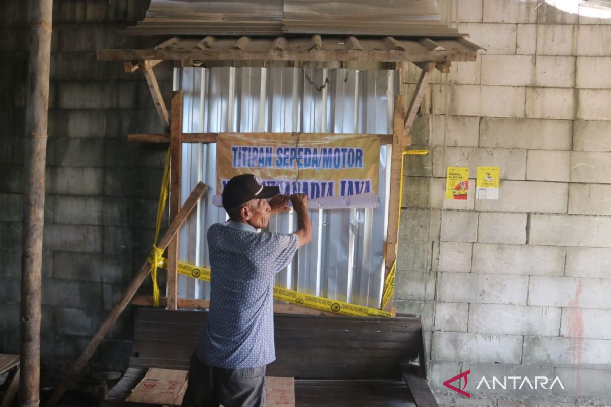 Nekat beroperasi tempat karaoke di Kudus disegel petugas gabungan