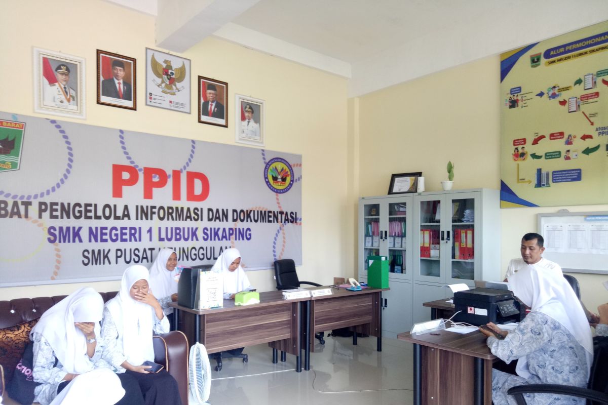 Terus berinovasi, SMKN 1 Lubuk Sikaping kembangkan Aplikasi EMPAKELA untuk monitoring online PKL