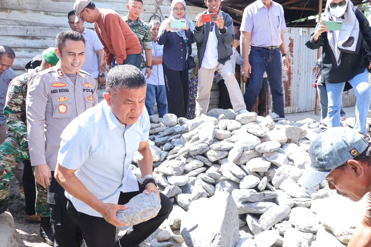 Pemkot Palu bedah sebanyak 350 rumah warga tidak layak huni