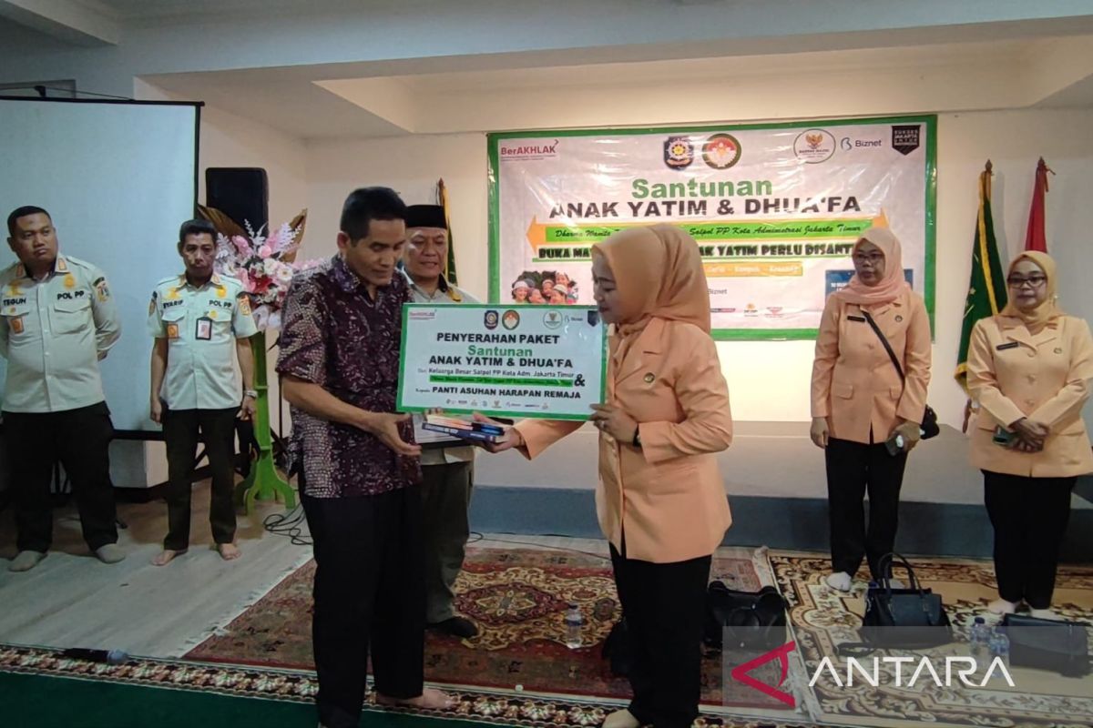 Satpol PP Jakarta Timur santuni puluhan anak yatim-piatu