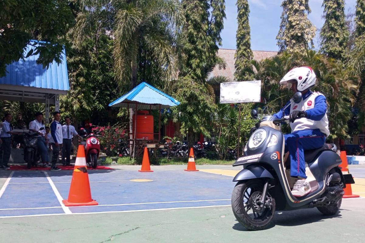 Honda ajak aman berkendara di Jalan beton "Tips #cari_aman saat naik motor