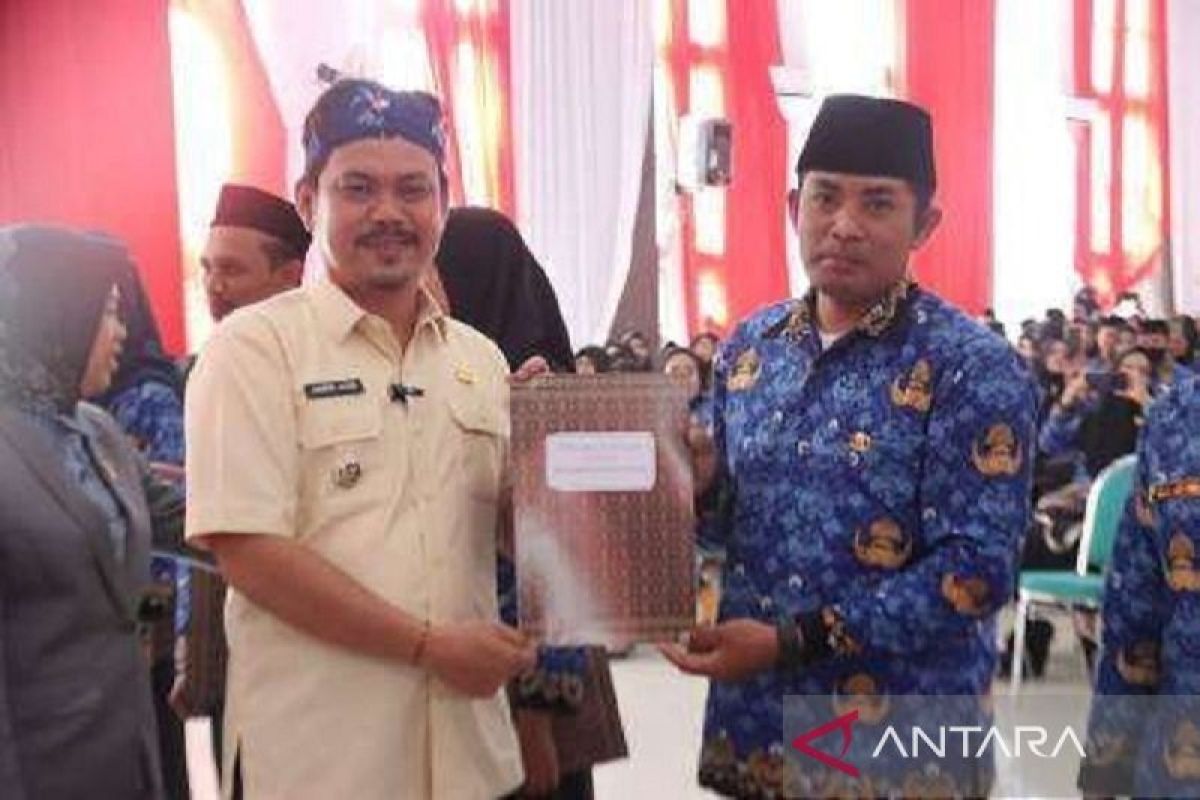 Sebanyak 510 ASN dan PPPK terima SK pengangkatan dari Bupati Kolaka Timur