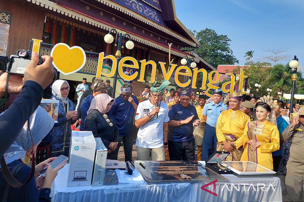 Menparekraf siap fasilitasi Air Asia Group buka rute baru ke Indonesia