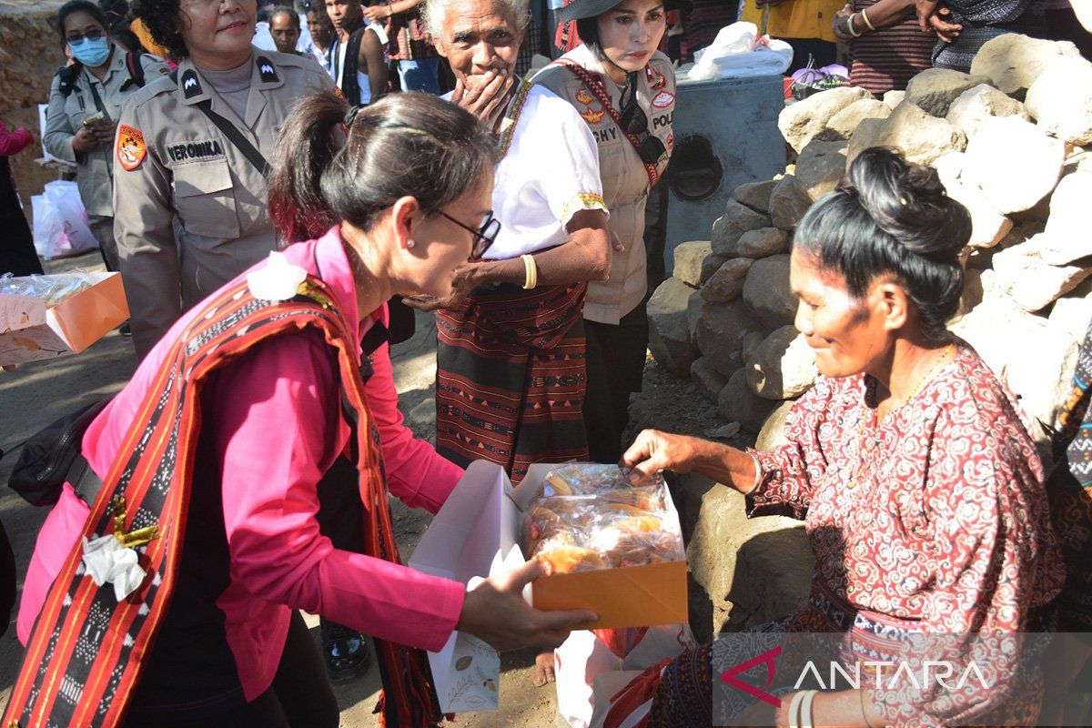 Warga Desa Lei punya air bersih usai diresmikan Ketum Bhayangkari