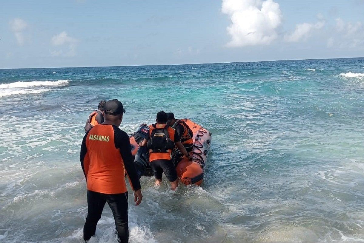 SAR mencari penumpang KM Labobar melompat ke laut