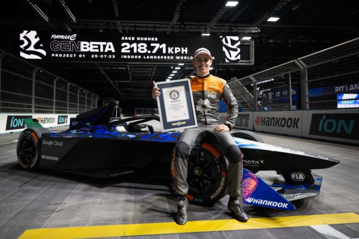 Hughes pecahkan rekor dunia untuk kecepatan mobil tertinggi indoor
