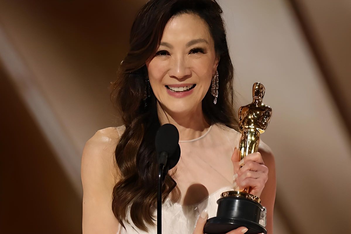 Michelle Yeoh menikahi kekasihnya setelah 19 tahun bertunangan