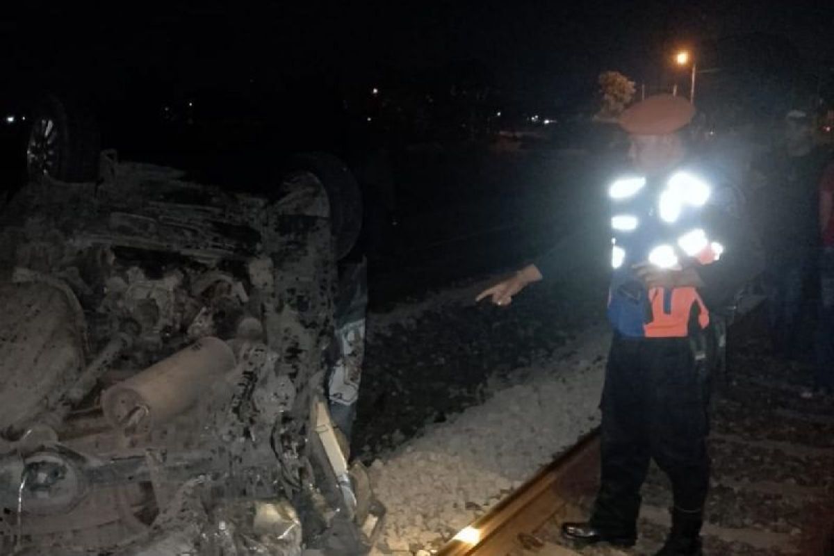 Kecelakaan kereta dengan mobil di Jombang enam meninggal