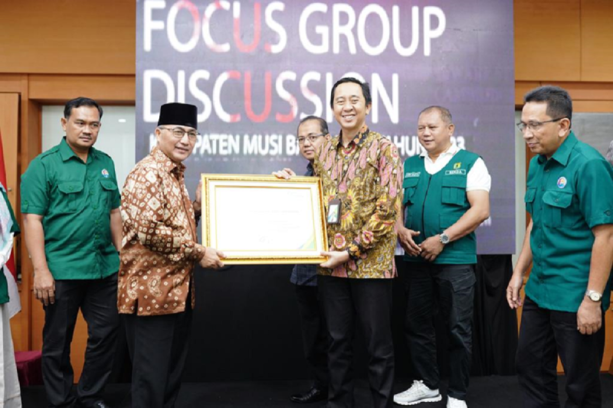 Penjabat Bupati Musi Banyuasin (Muba) Sumsel mensinkronkan kran investasi ke daerah itu dengan kewajiban pemenuhan hak-hak kesejahteraan dan perlindungan bagi tenaga kerjanya. (ANTARA/HO/Diskominfo)