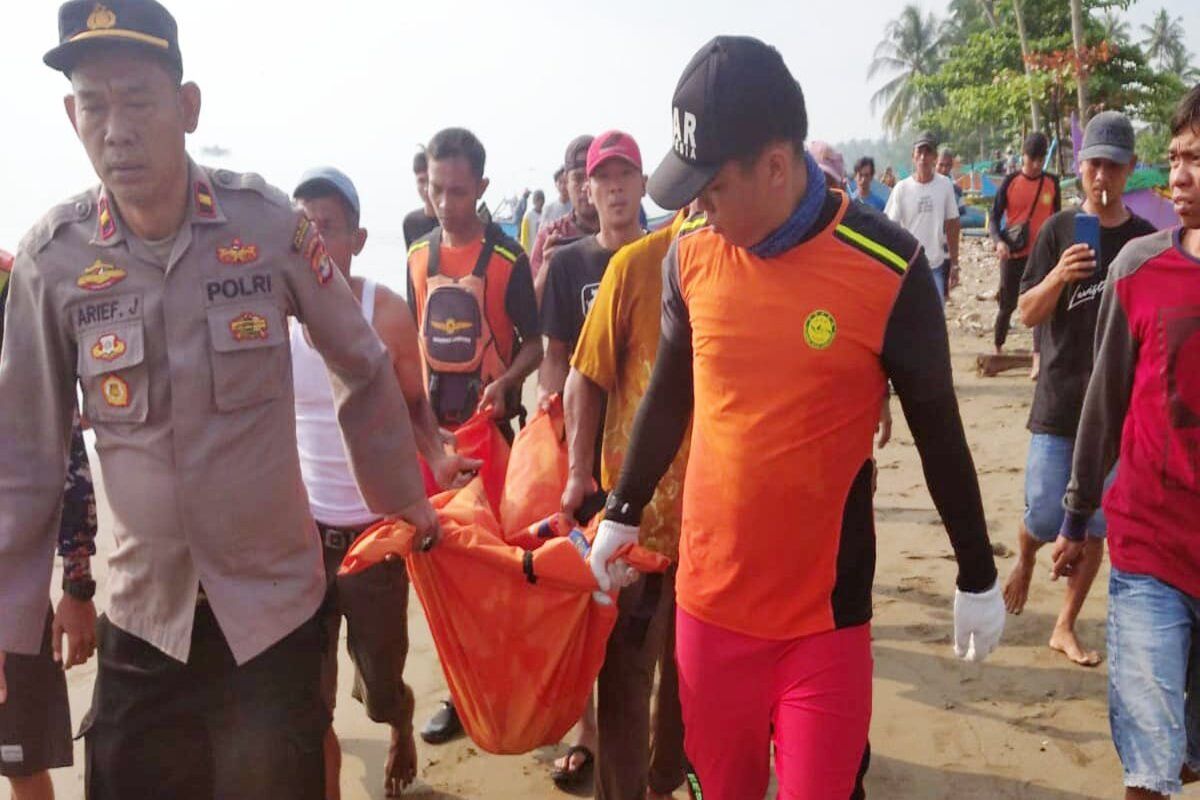 Tim SAR temukan bocah 10 tahun yang hilang di pantai Tanggamus kondisi meninggal