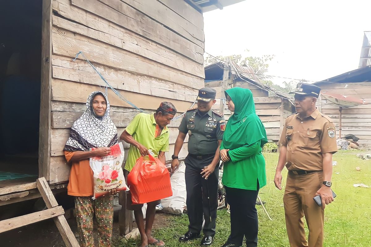 Kodim 1311/Morowali berikan bantuan sembako kepada warga kurang mampu