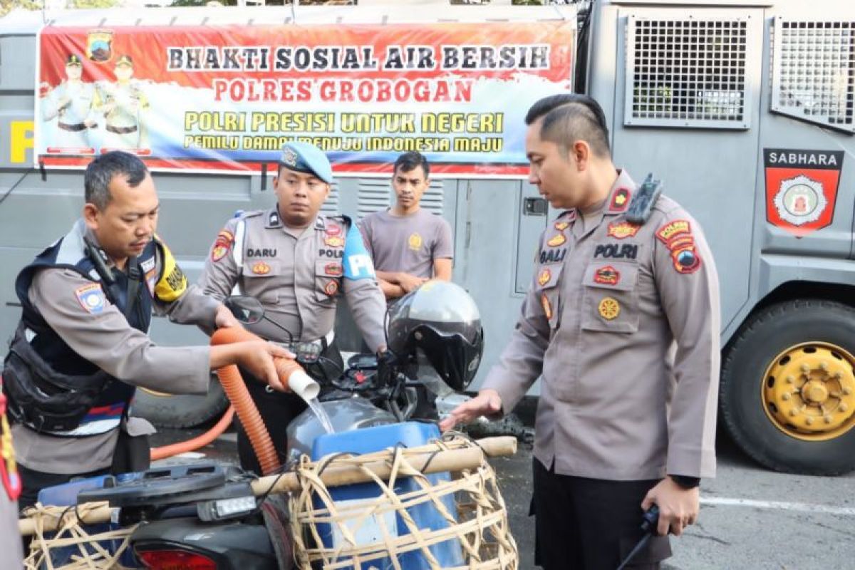 Polres Grobogan salurkan air bersih, bantu warga terdampak kekeringan