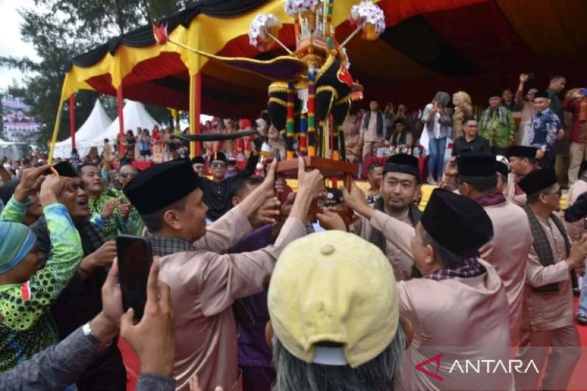 Kota Pariaman Raih Sertifikat EBT Tabuik dan KIK Sulaman Kapalo Paniti Nareh dari Kemenkumham