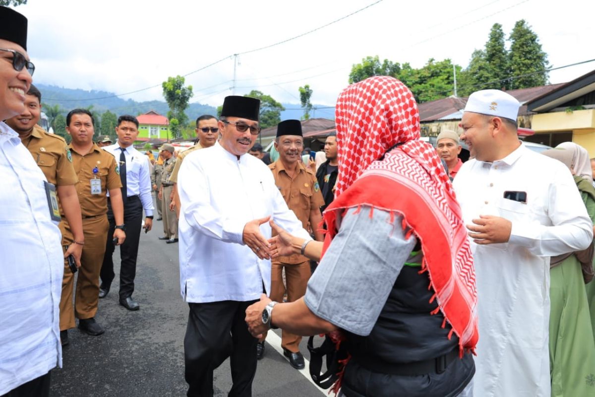 Bupati sambut kepulangan 221 jemaah haji asal Pasaman