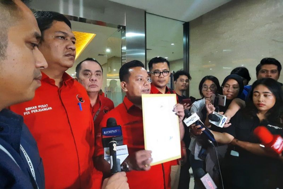 Tim Hukum PDIP resmi laporan Rocky Gerung ke Bareskrim