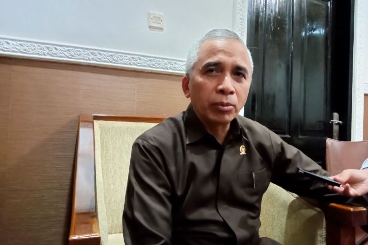 DPRD Mataram mendukung penambahan jam kerja ASN