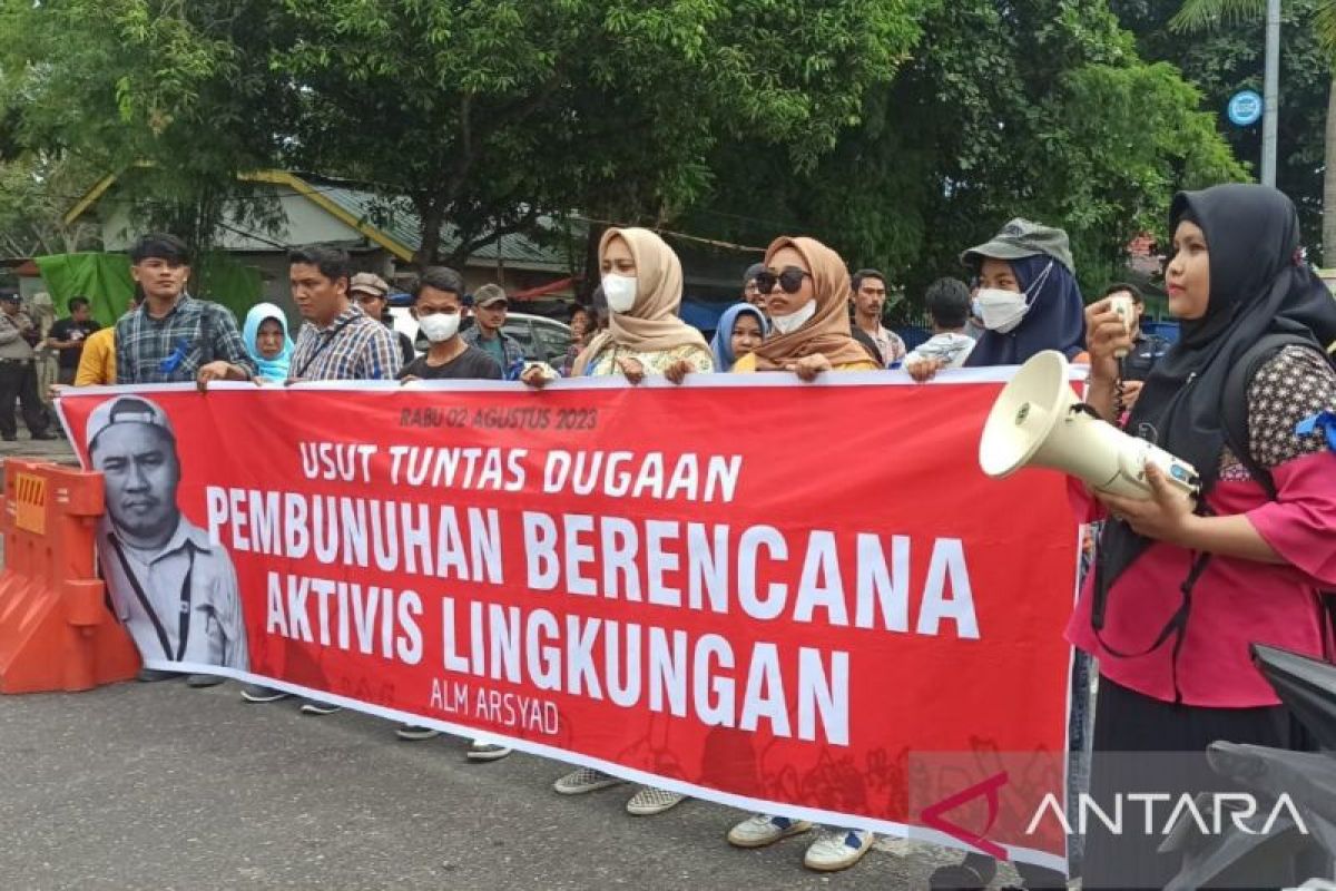 Dinilai janggal, keluarga dan rekan minta usut kembali pembunuhan aktivis lingkungan hidup di Kuansing