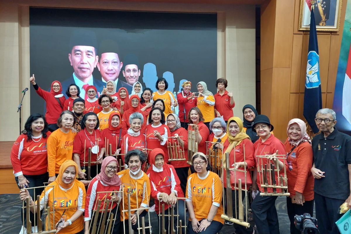 Mitra Seni Indonesia berpartisipasi pada pergelaran angklung terbesar