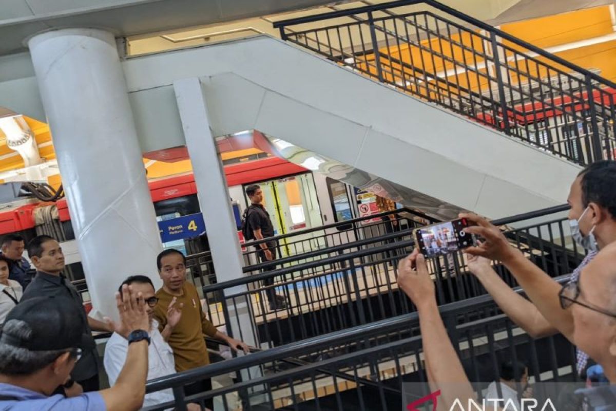 Presiden Jokowi kembali jajal kereta LRT Jabodebek