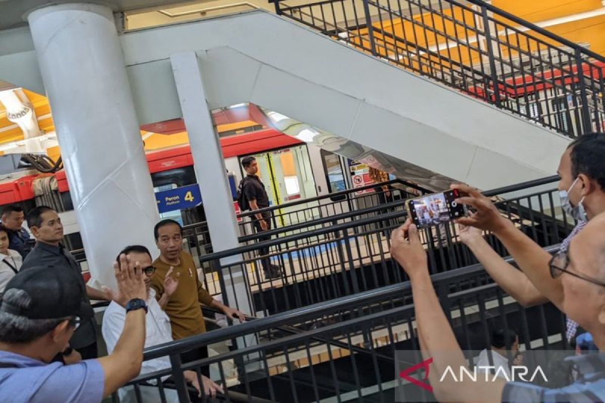 Presiden Jokowi kembali jajal kereta LRT Jabodebek