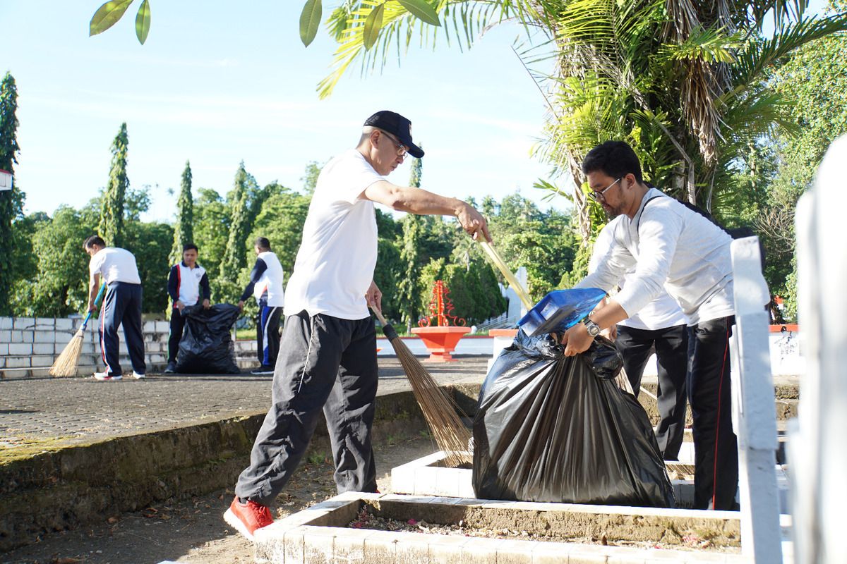 Kemenkumham Sulut  bersih-bersih TMP tanamkan jiwa nasionalisme