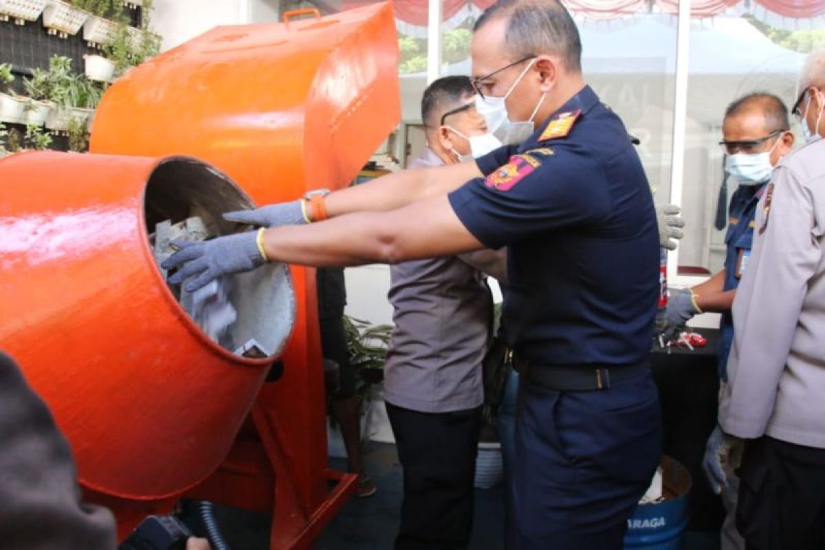 Bea Cukai Makassar musnahkan jutaan batang rokok ilegal