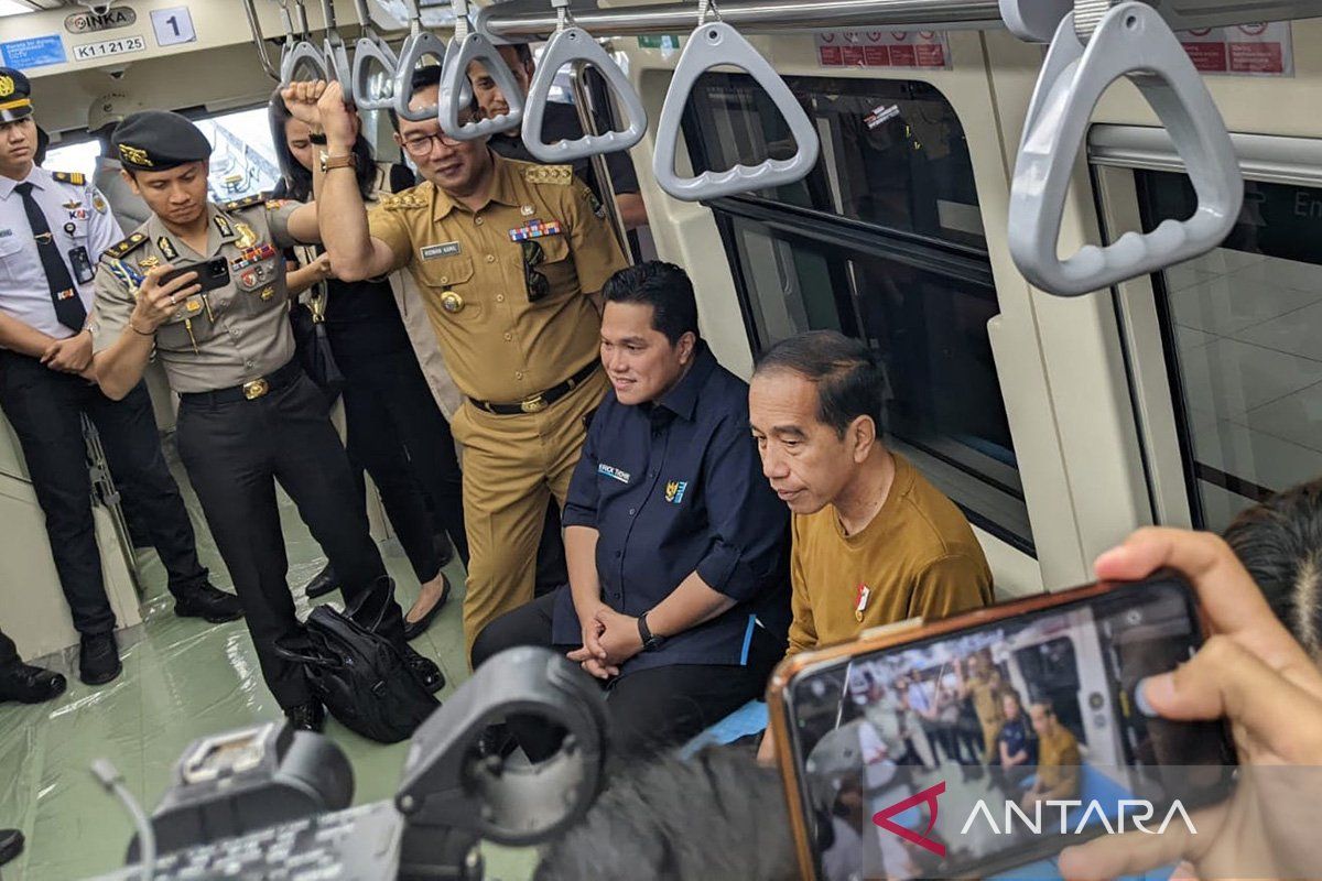 Jokowi ungkap kesan setelah tiga kali jajal kereta LRT