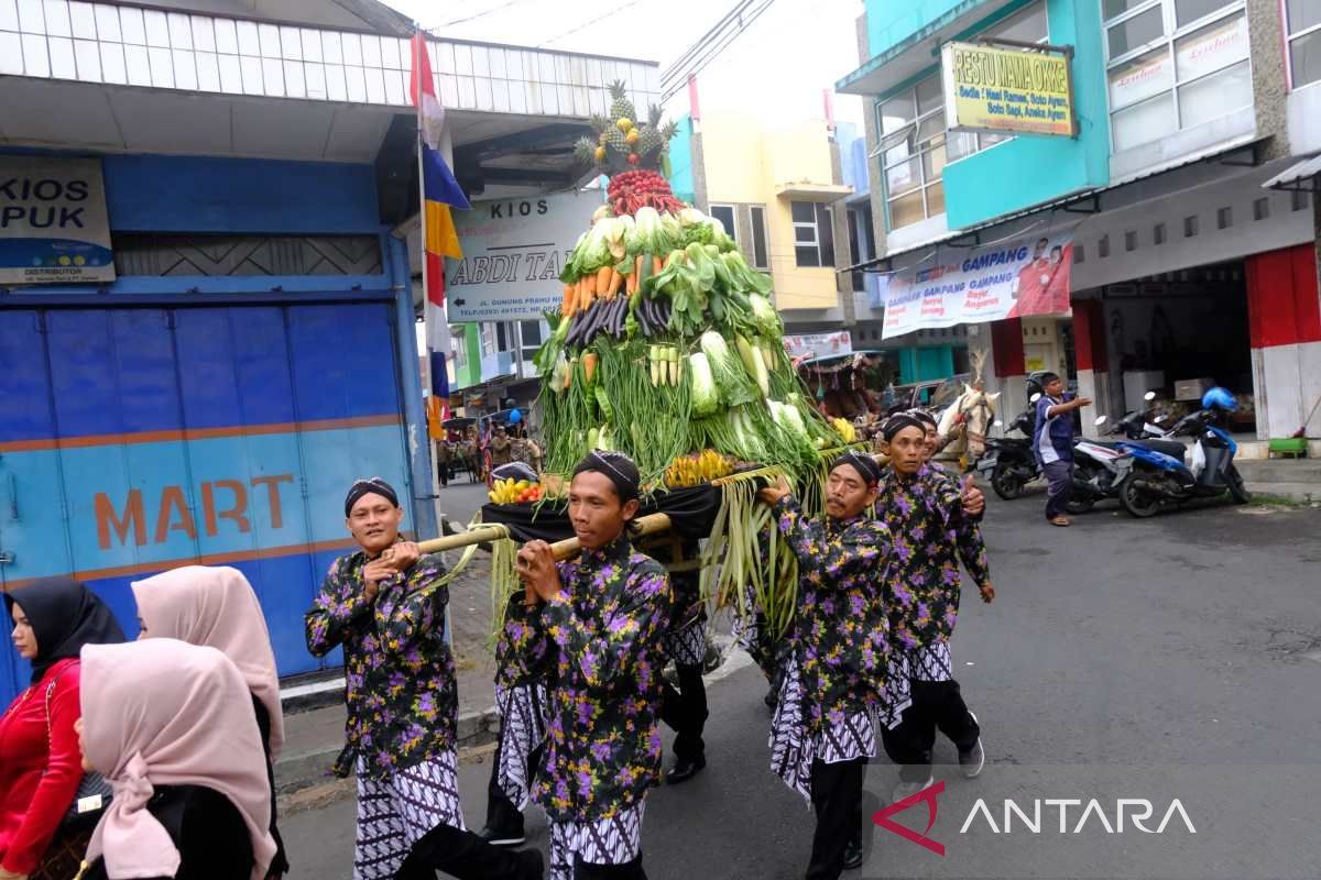 Pemkab Temanggung lakukan gerakan  ASN belanja di pasar tradisional