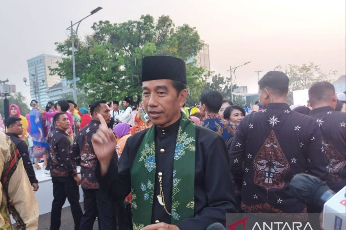 Presiden Jokowi ingin masyarakat luas kembali gemar memakai kebaya