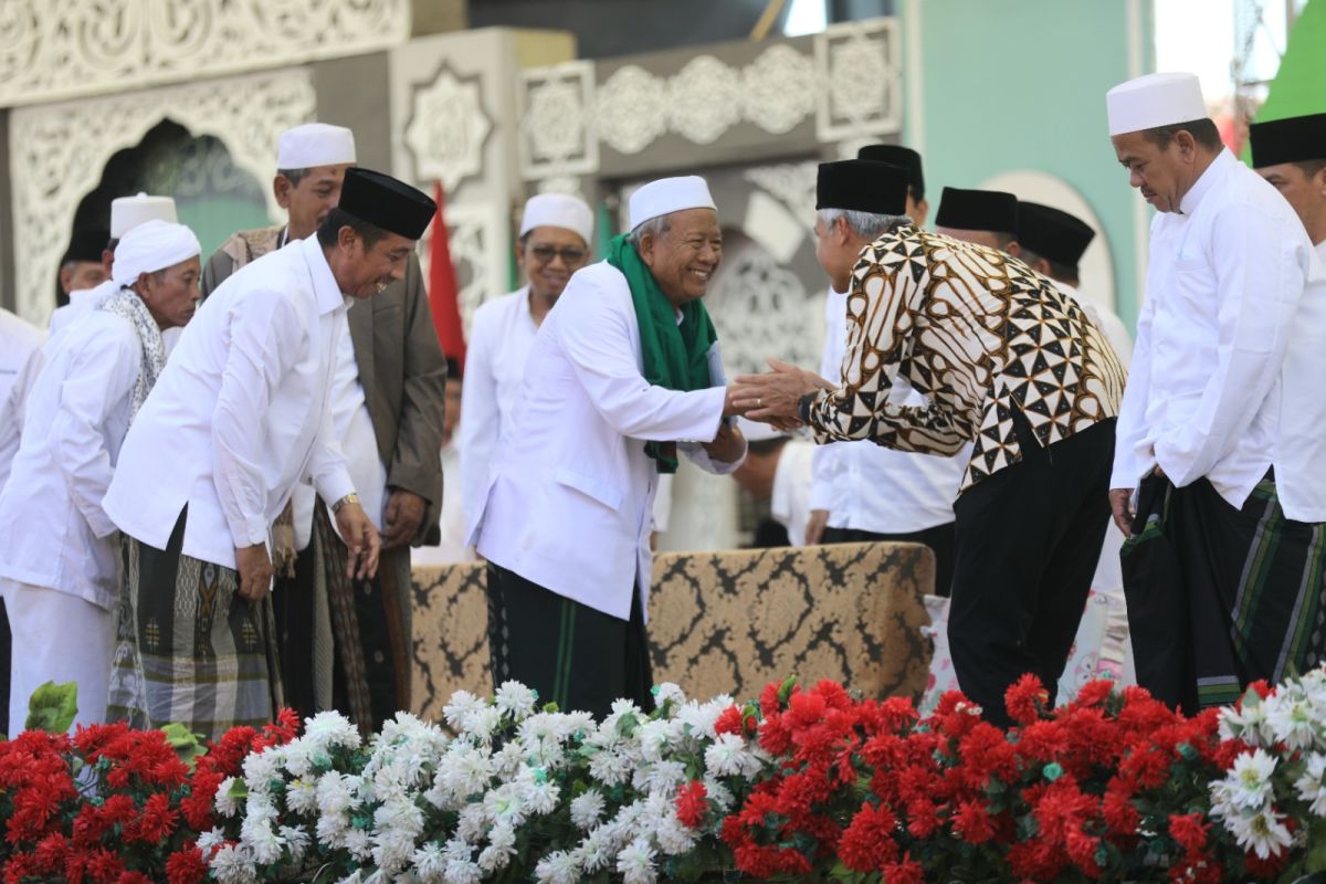 Gubernur Jateng berpamitan ke ulama saat Manaqib Qubro di Rembang