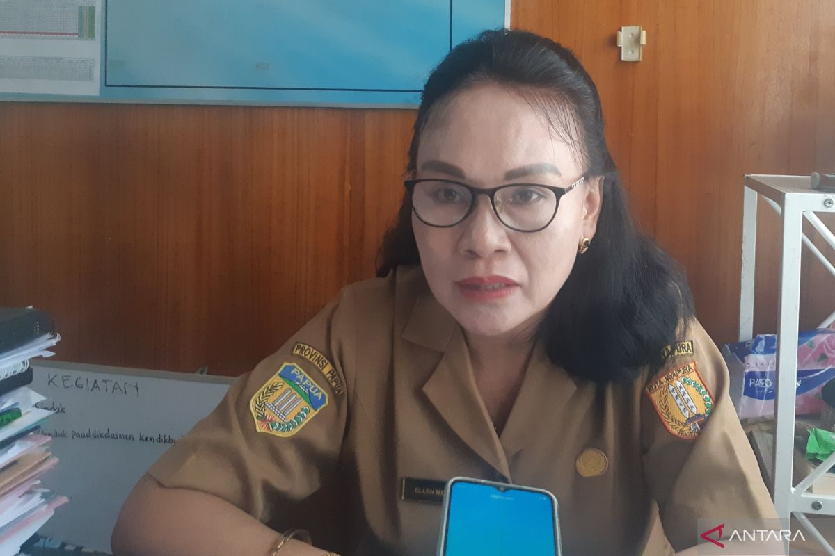 Dinas Pendidikan Jayapura serahkan bantuan perangkat TIK ke 16 sekolah