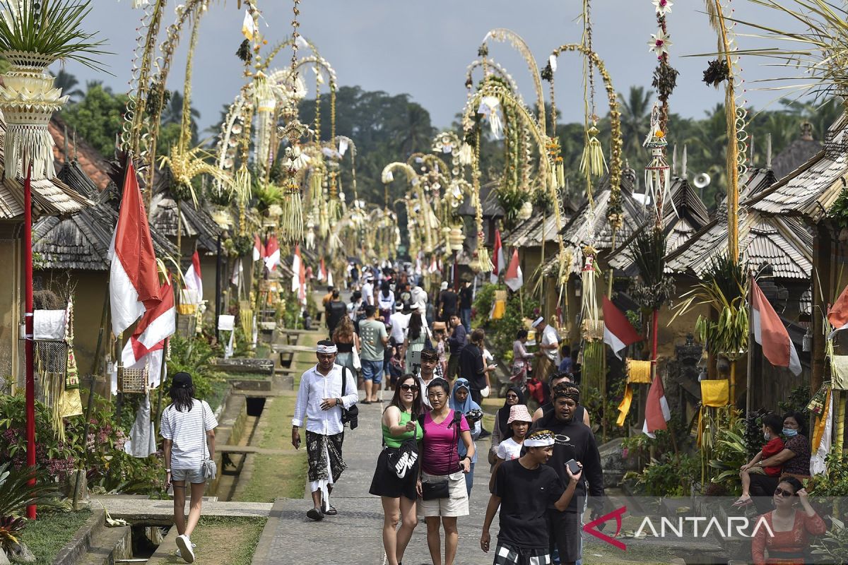 Pemkab Bangli terima penghargaan CNN "Desa Wisata Terkemuka 2024"