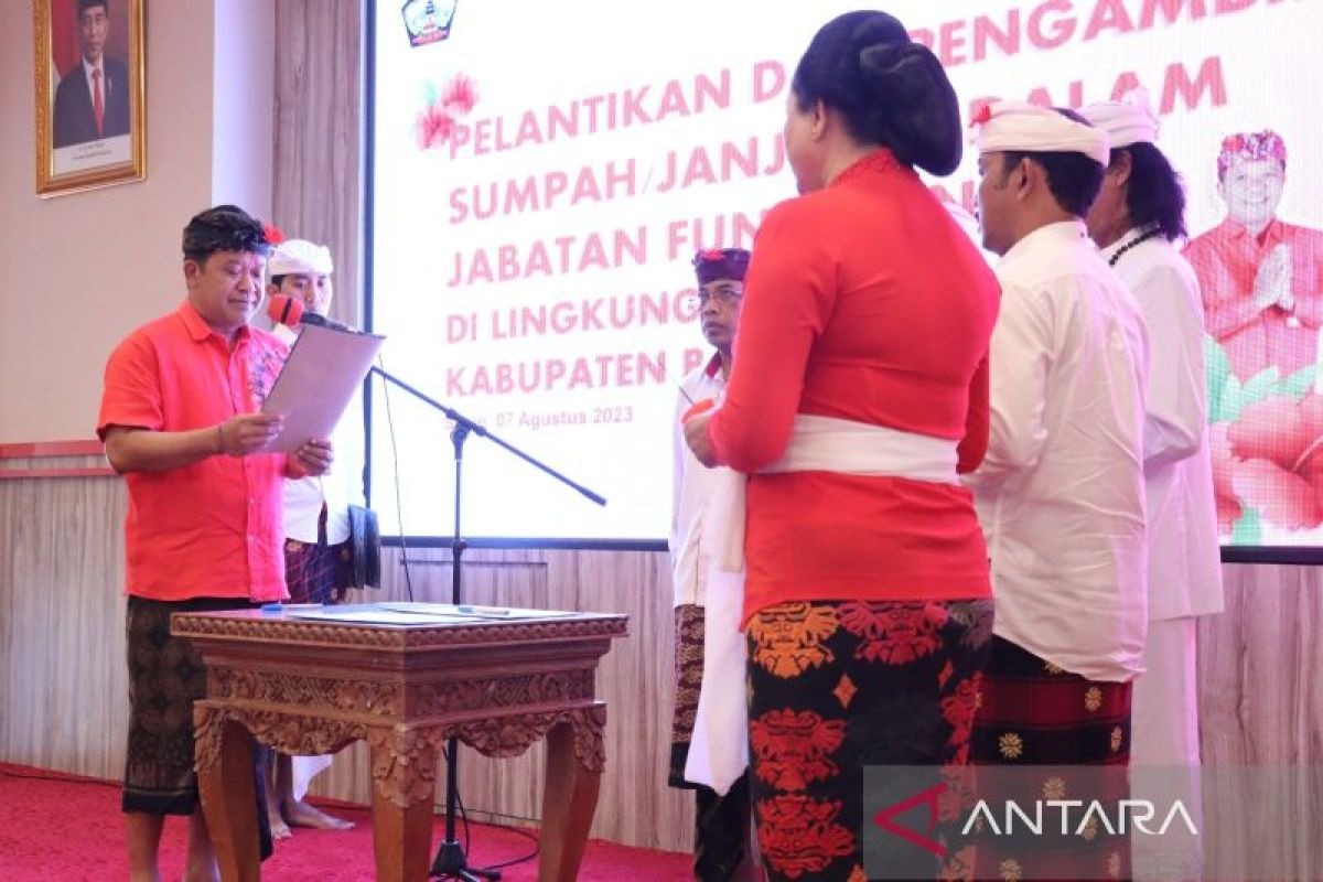 Bupati Bangli tegaskan PNS harus kerja sesuai tupoksi
