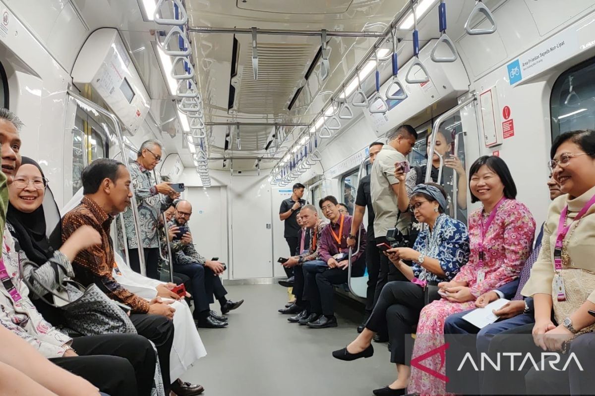 Presiden Jokowi ajak para dubes asing gunakan MRT menuju Stasiun ASEAN