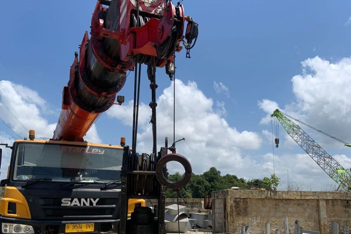 Listrik padam di Kalimantan karena SUTT kesenggol crane